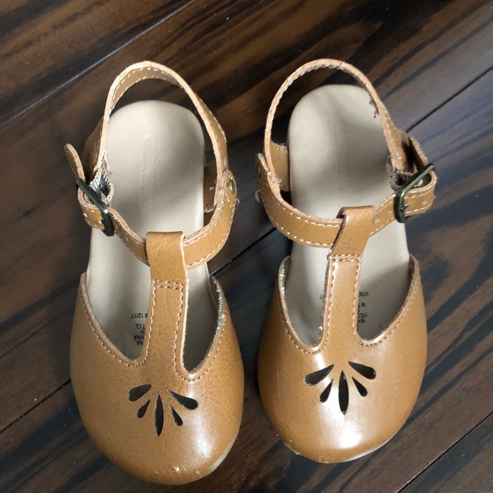 Old navy clogs size 7